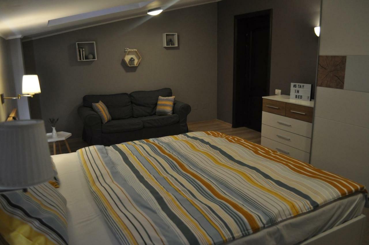Sleep & Fly Apartment Отопени Экстерьер фото