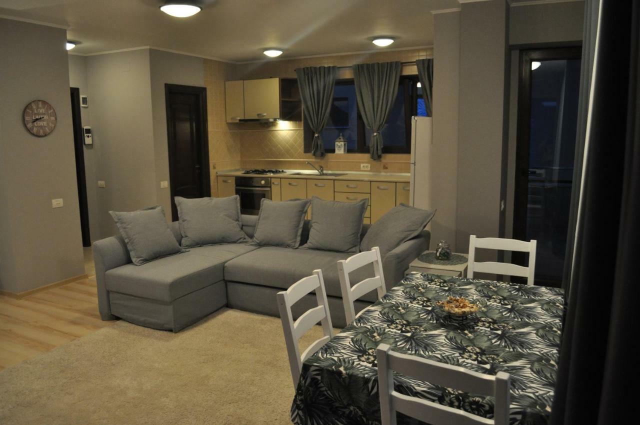 Sleep & Fly Apartment Отопени Экстерьер фото