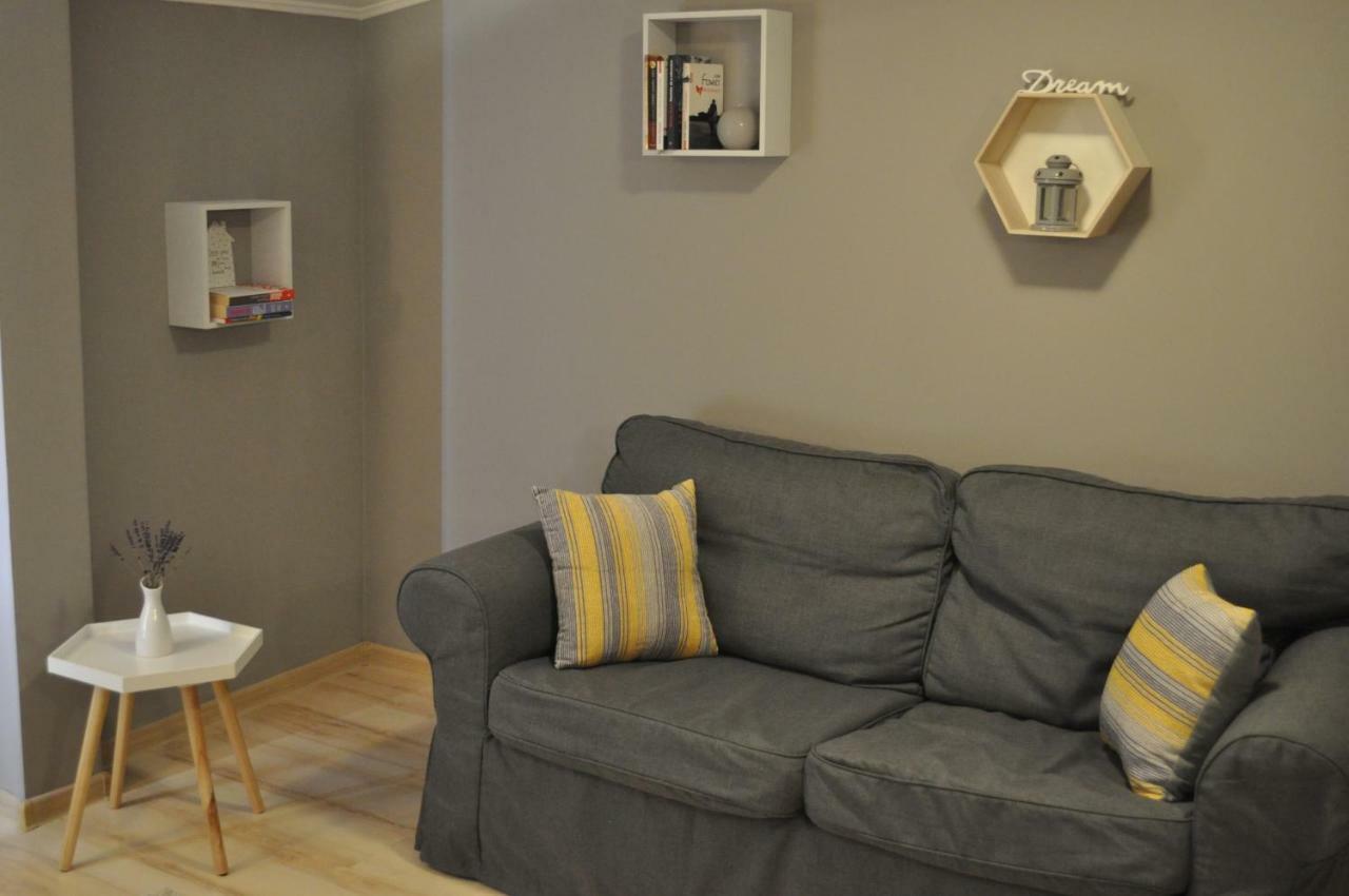 Sleep & Fly Apartment Отопени Экстерьер фото